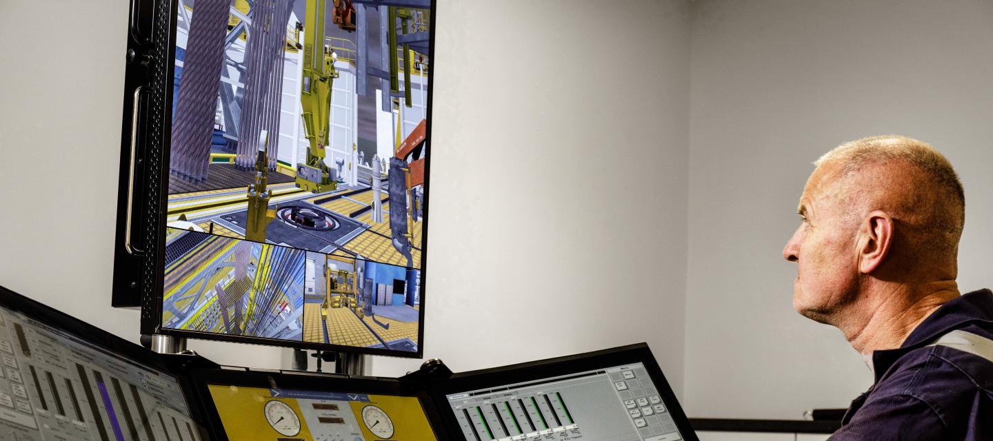 36-iwcf-on-the-rig-simulator.jpg